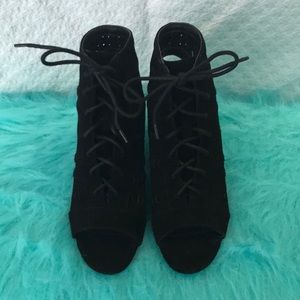 Steve Madden Black Gavell sandal size 8